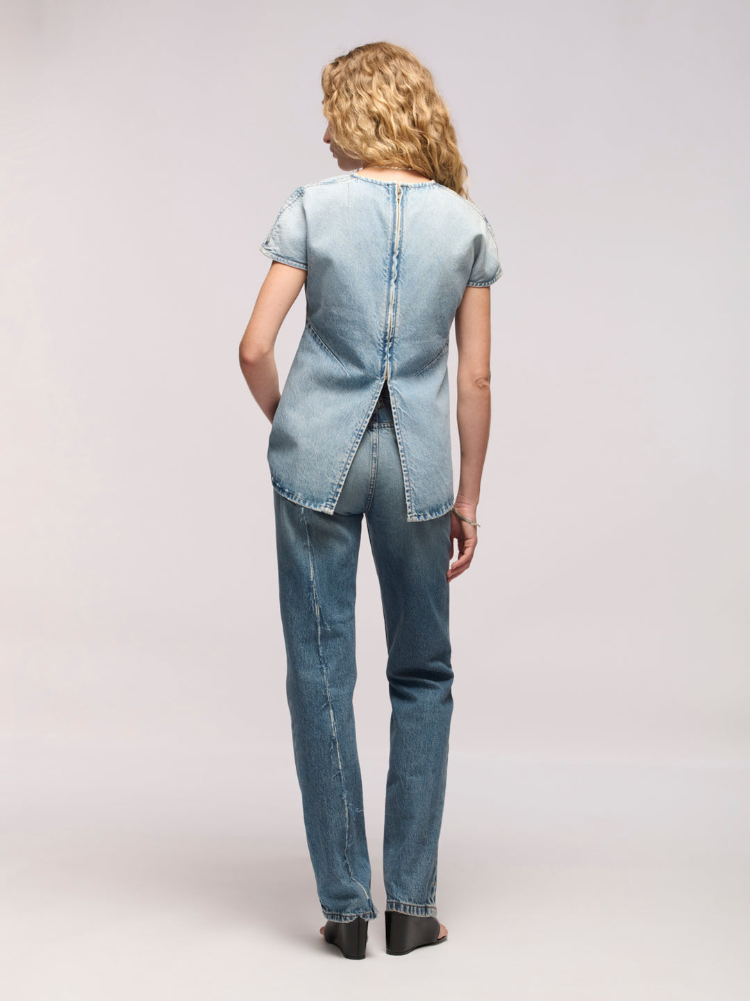 Linear T-Shirt - Attick Blue